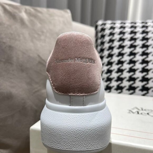 Women's sneakers - Picture 2 of 9